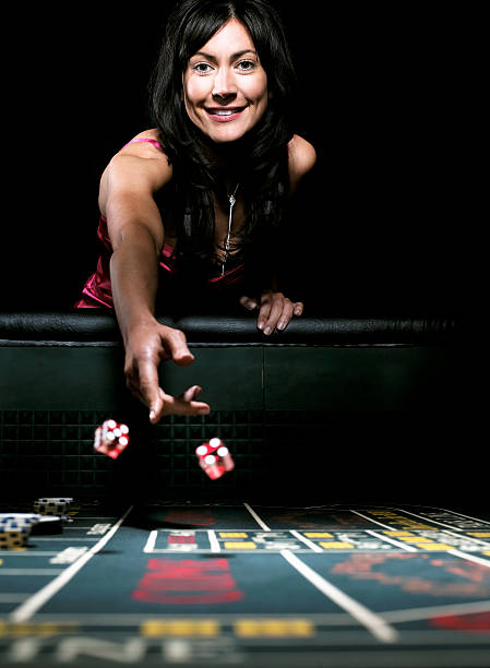 Outcome resolution and payout display Game outcome display and payout settlement