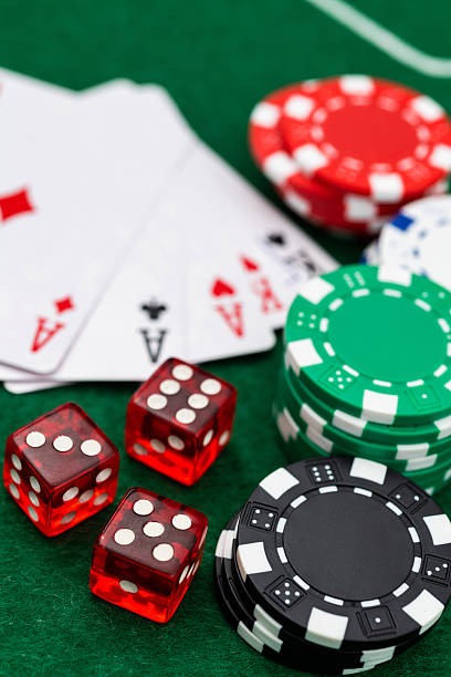 Inside bet options: straight, split, street, corner, line Inside bet placement on roulette table layout